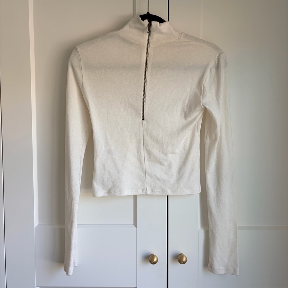 Alice + Olivia Classics Garrison Cream Long Sleeve Mock Turtleneck Top | XS - Picture 2 of 6